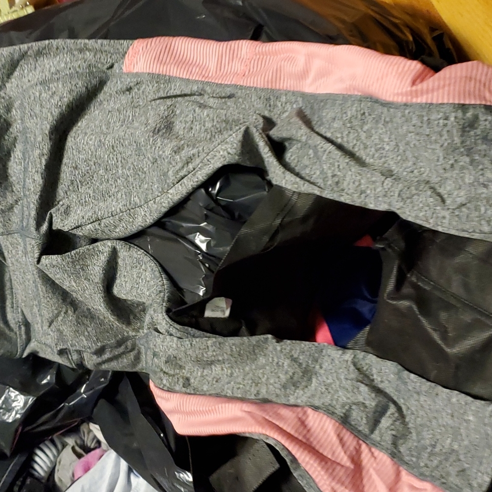 Capri tights pink and grey with zippered pockets